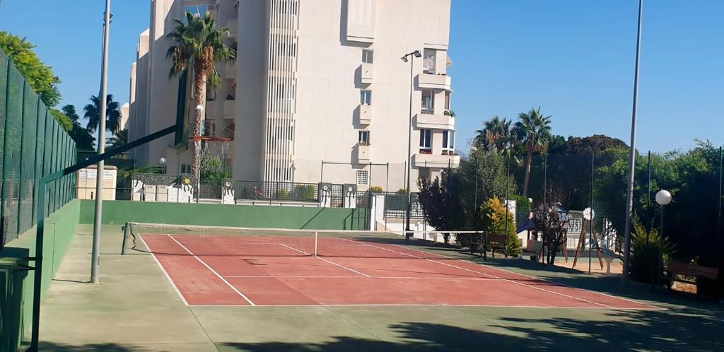 Tenis a/nebo squash v ubytování Espectacular Apartamento en San Juan Alicante nebo okolí
