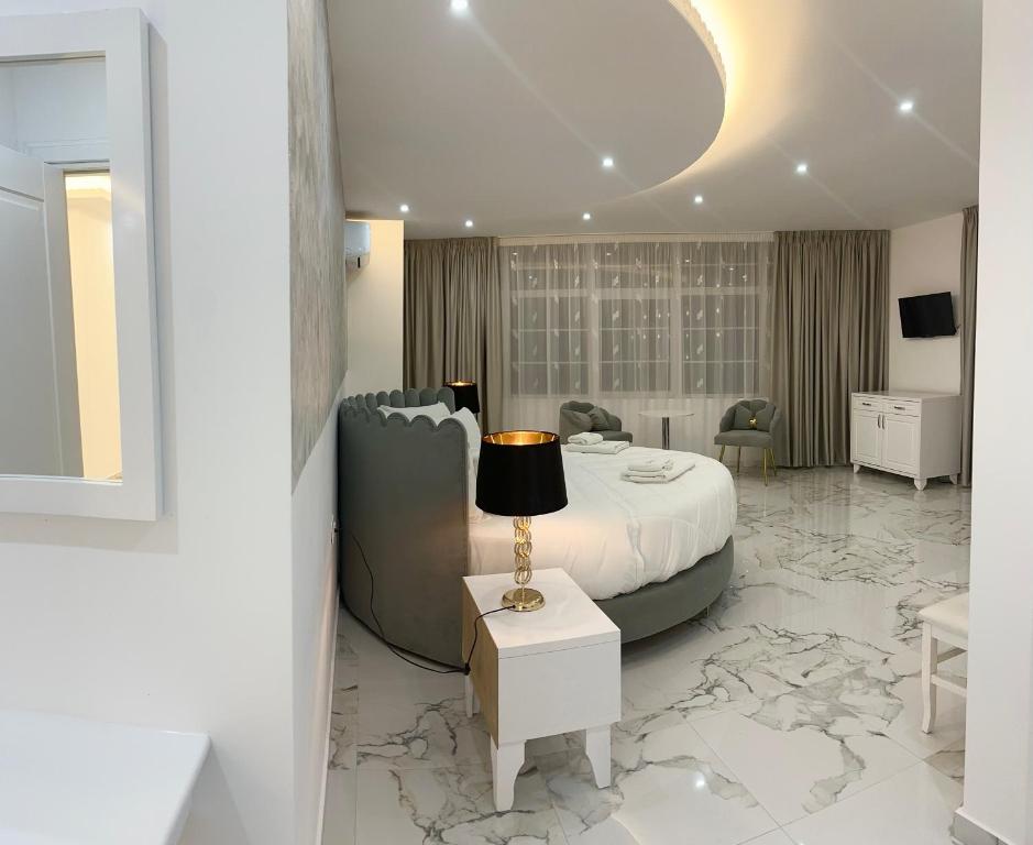 UJVARA HOTEL - Image 9