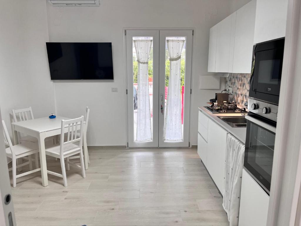 Kuchnia lub aneks kuchenny w obiekcie Casa sul Mare Formia Con una Splendida Terrazza