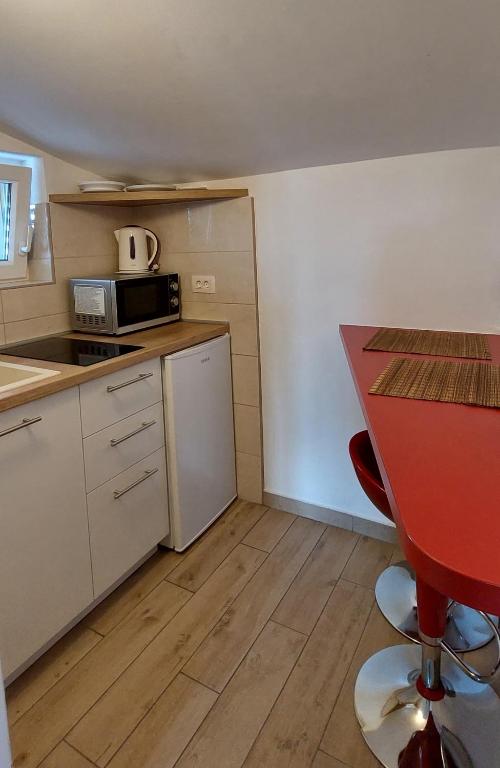 Köök või kööginurk majutusasutuses Apartman Saric K&M