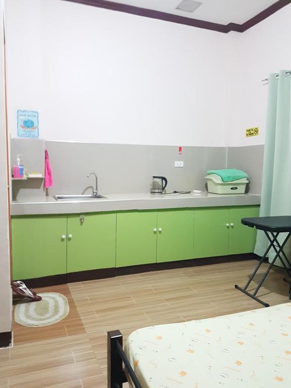 Kuchyň nebo kuchyňský kout v ubytování JZA Transient House