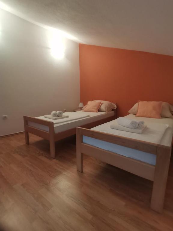Postel nebo postele na pokoji v ubytování Apartments Stari most