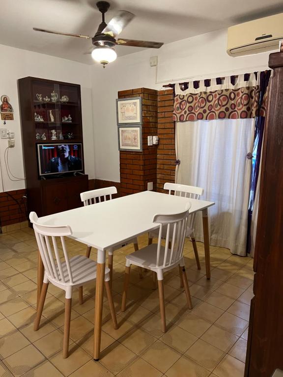 a white table and chairs in a room at Casa Bonita Barrio Sur in Santa Fe