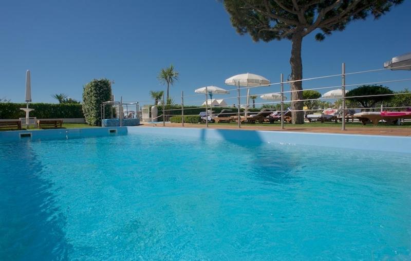 Bazén v ubytování Hotel Universo nebo v jeho okolí