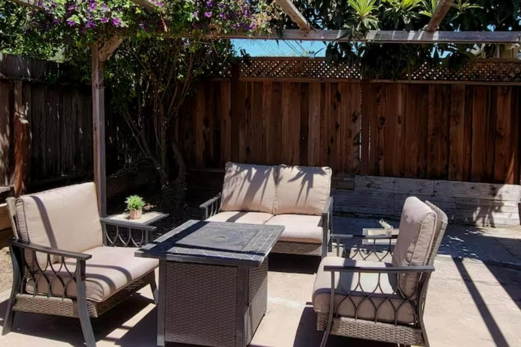 a patio with a couch and two chairs and a table at Private entry 2b1b guest suite in San Jose