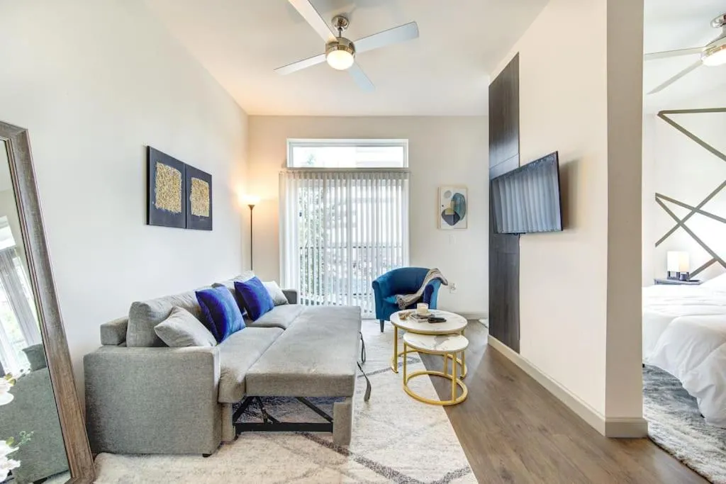 Trendy Downtown 1bd/Freeparking/Wi-Fi/Pool in Mansfield