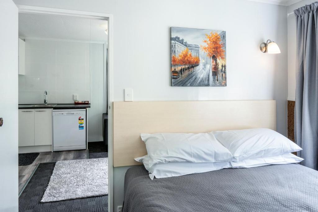 Postel nebo postele na pokoji v ubytování Dunrovin Motel