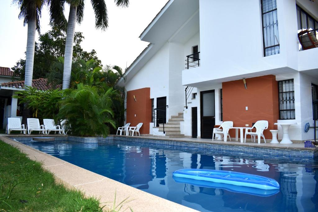 Bazén v ubytování Incluye auxiliar doméstica PISCINA PRIVADA nebo v jeho okolí