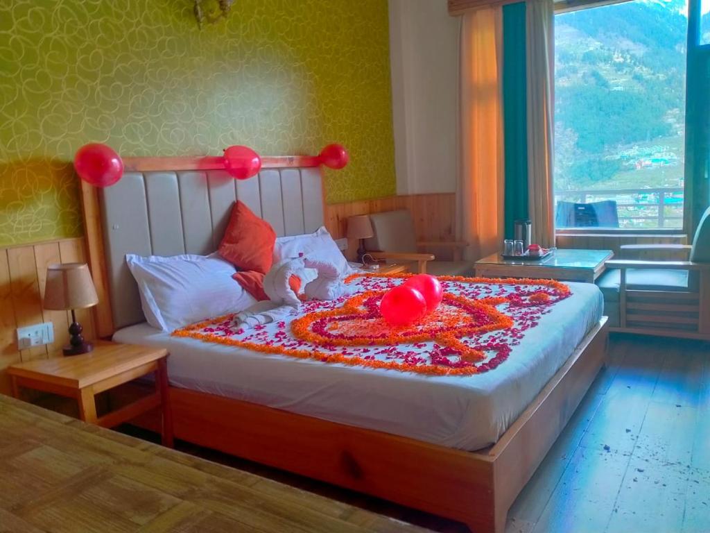 Postel nebo postele na pokoji v ubytování Hotel Seven Hills Manali