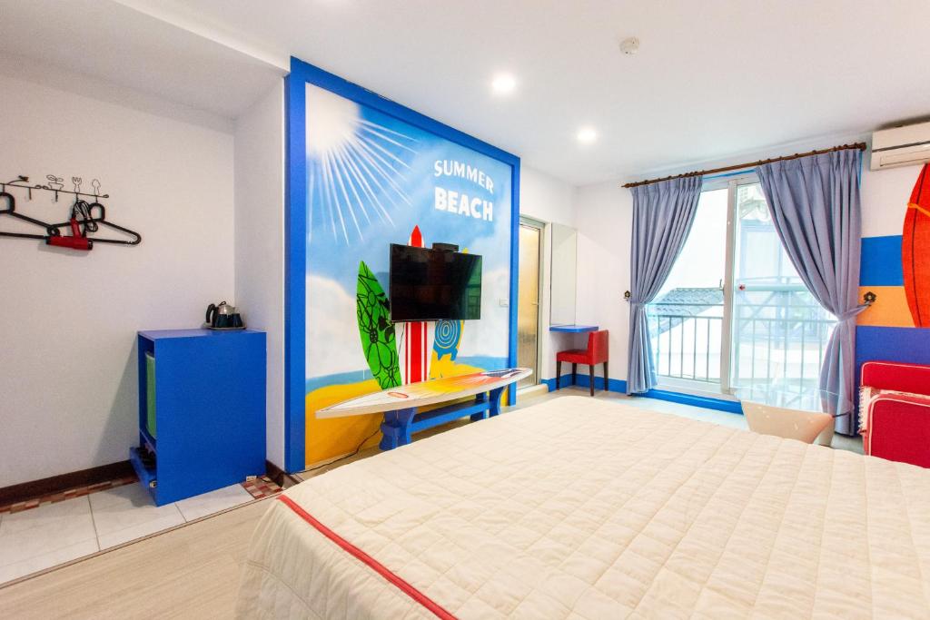 a bedroom with a bed and a wall with a sign at Ocean Star B&amp;B in Kenting