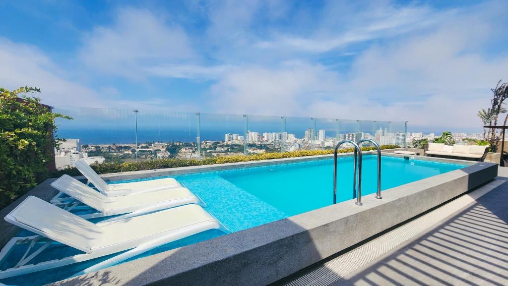a swimming pool with a view of the city at Depa acogedor en el corazón de la ciudad in Lima