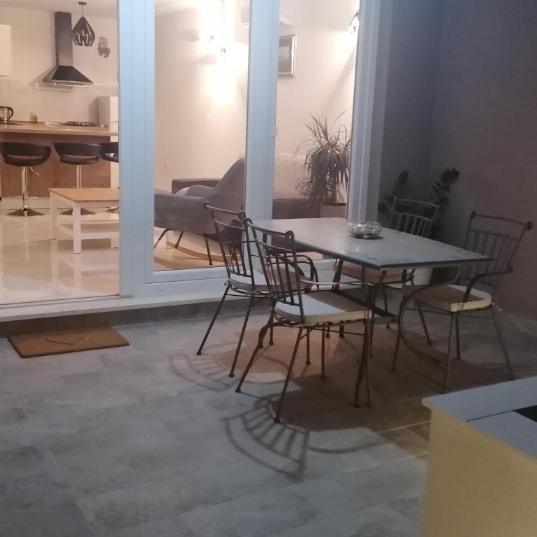 Kuchyň nebo kuchyňský kout v ubytování House FIDULIĆ - apartment RUSTIC