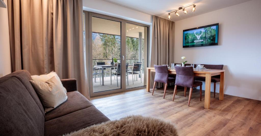 A television and/or entertainment centre at Wein Neururer