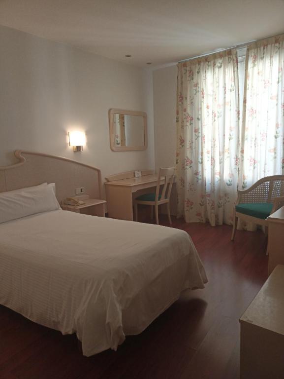 Hotel Lleó - Resim 44