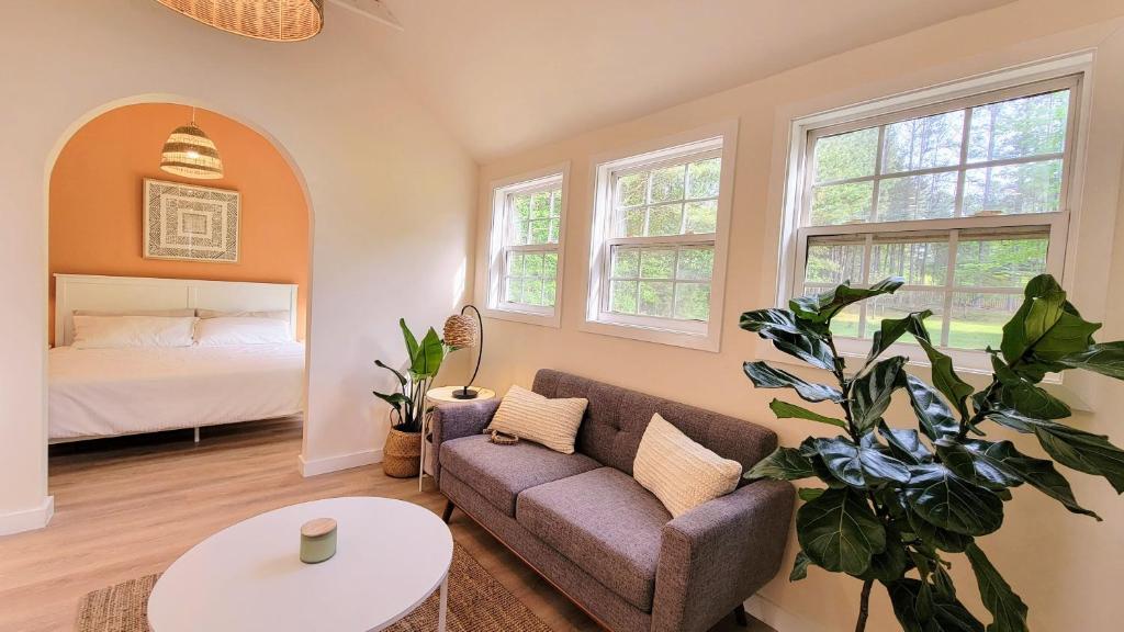 Quiet Cozy Griffin Guesthouse with Pool & Firepit, Griffin (updated