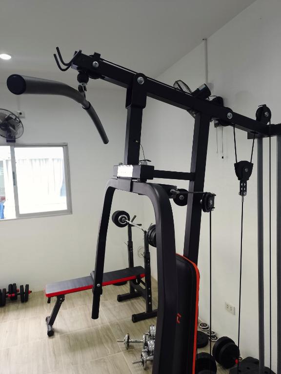 Fitness centrum a/nebo fitness zařízení v ubytování Hallo Patong Hotel
