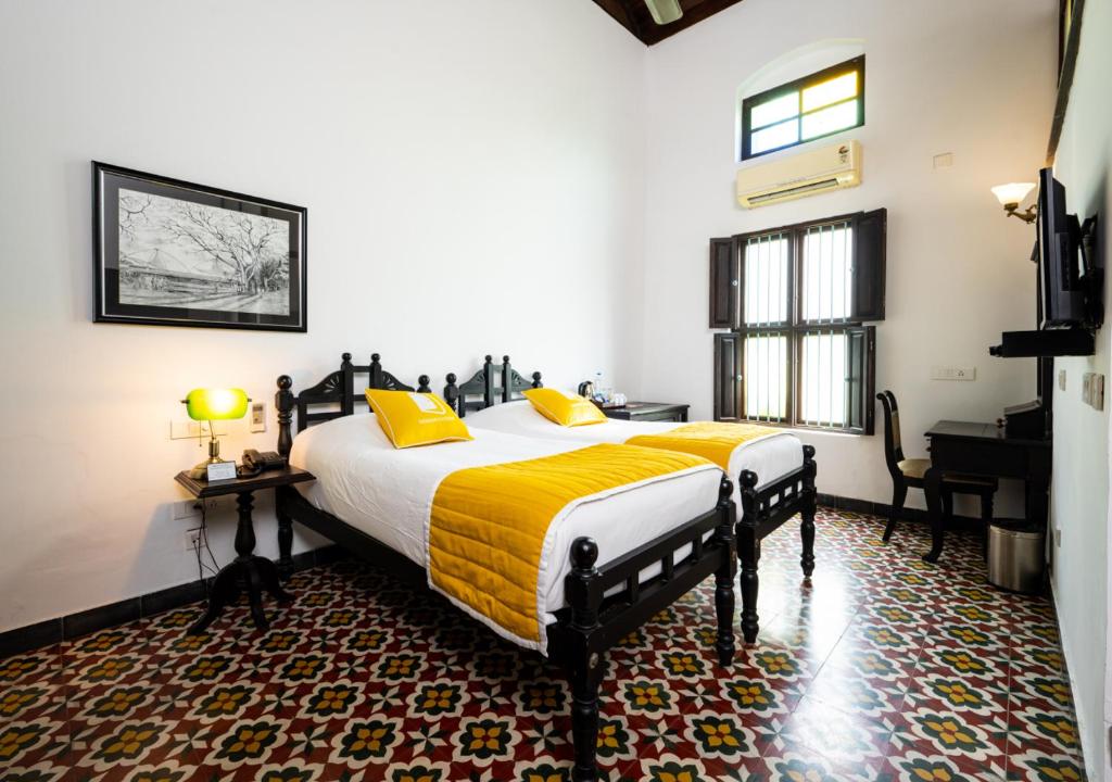 Llit o llits en una habitació de Bloom Boutique Waterfront Fort Kochi