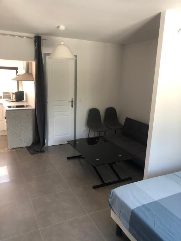 Zdjęcie z galerii obiektu LA VILLA NESSIRAH w Fréjus