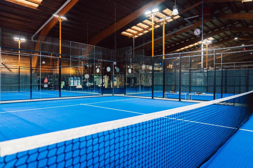 Tenis a/nebo squash v ubytování Aparthotel Baden nebo okolí