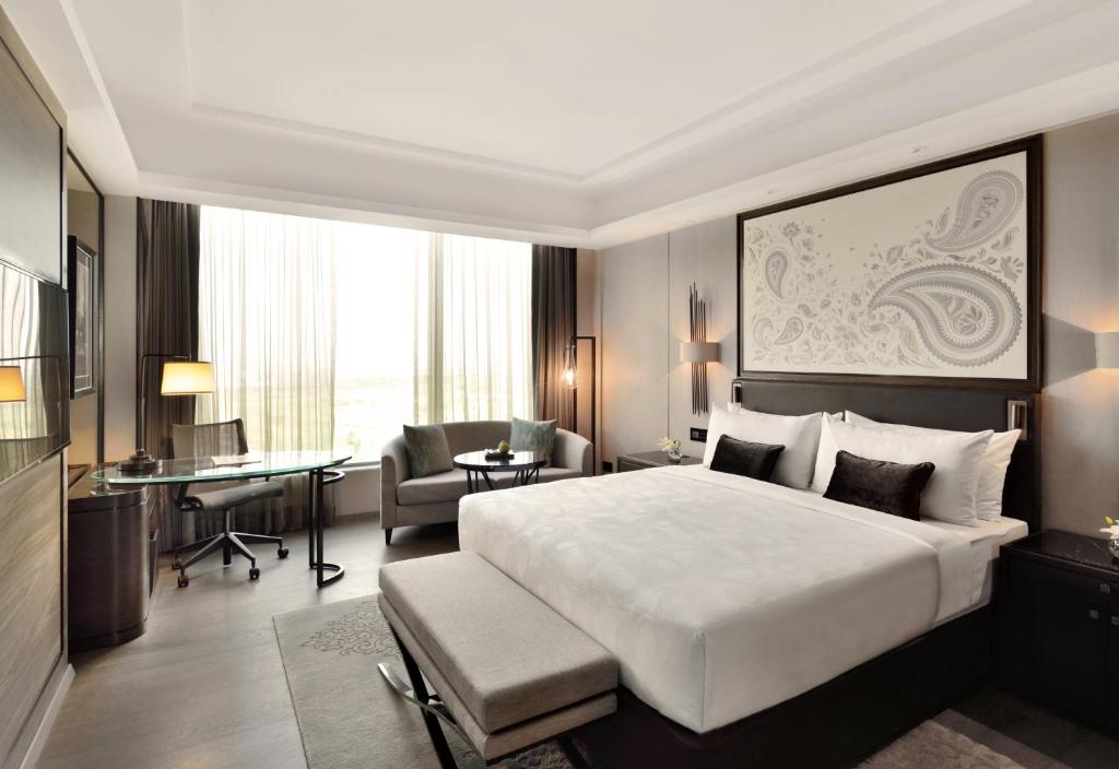 Postel nebo postele na pokoji v ubytování JW Marriott Hotel Kolkata