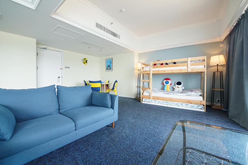 Ein Sitzbereich in der Unterkunft Warwick Hotel Cheung Chau