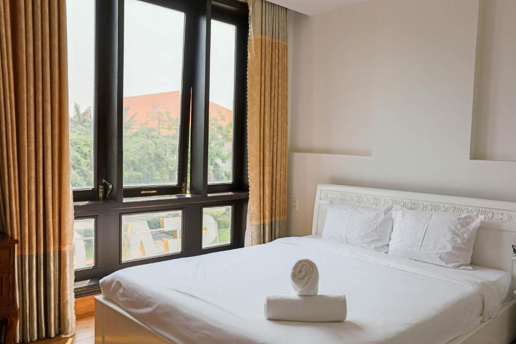 Giường trong phòng chung tại SeaColor Beachstay Danang Hotel by Haviland