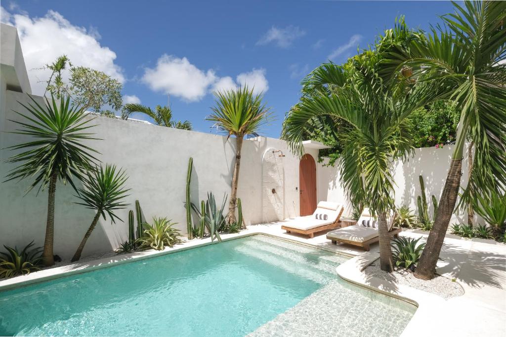 Bazén v ubytování Breathe Boutique Suites nebo v jeho okolí