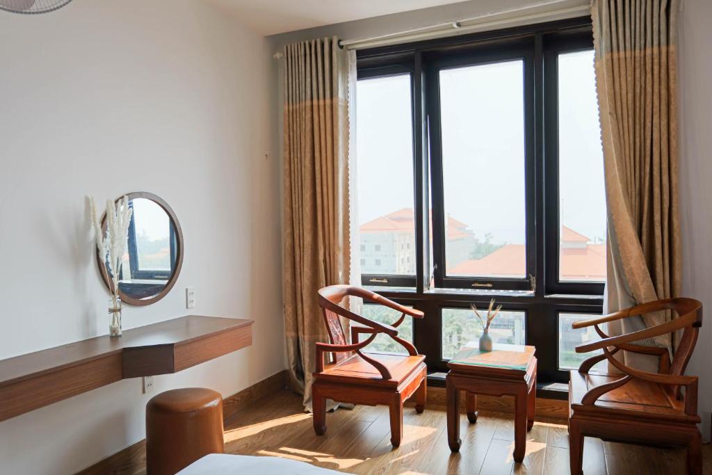 Khu vực ghế ngồi tại SeaColor Beachstay Danang Hotel by Haviland