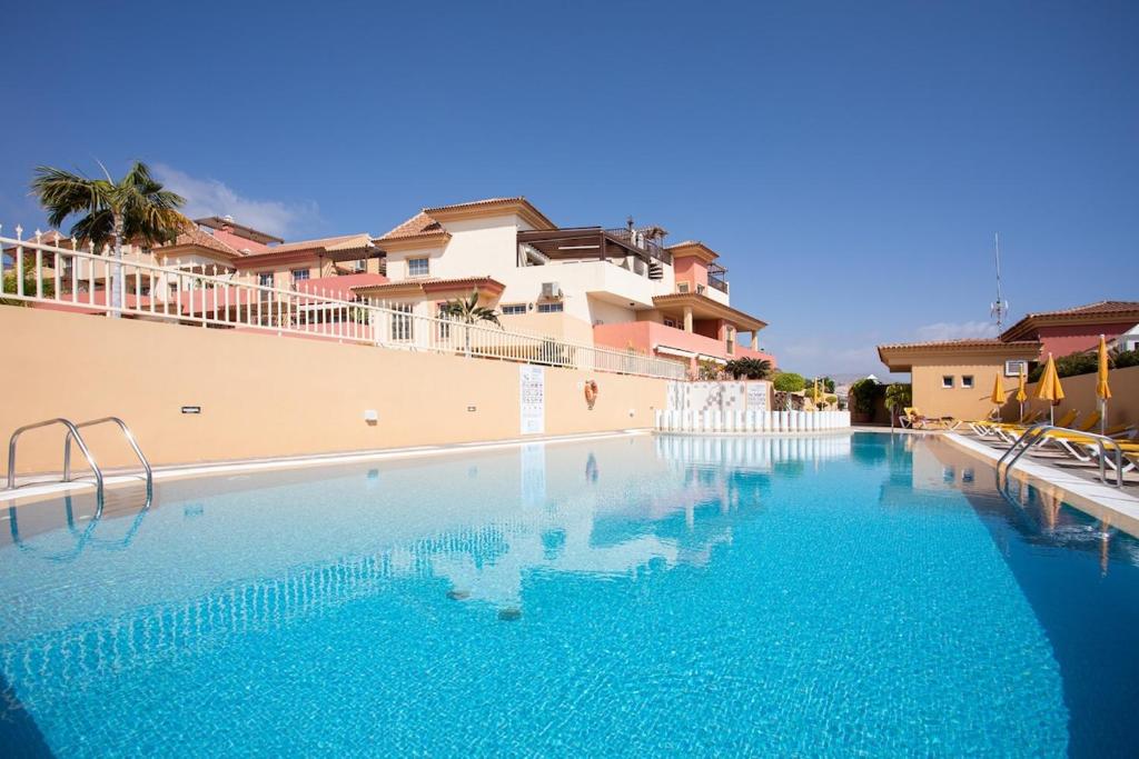 Bazén v ubytovaní EDEN RENTALS Duke Ocean Views with AC alebo v jeho blízkosti