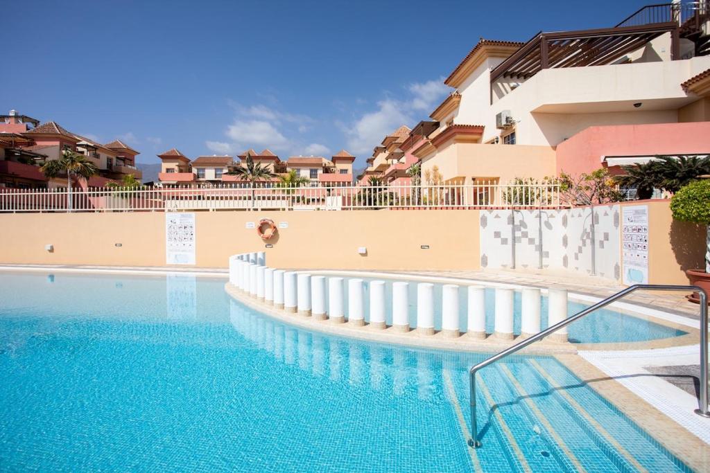 Bazén v ubytovaní EDEN RENTALS Duke Ocean Views with AC alebo v jeho blízkosti