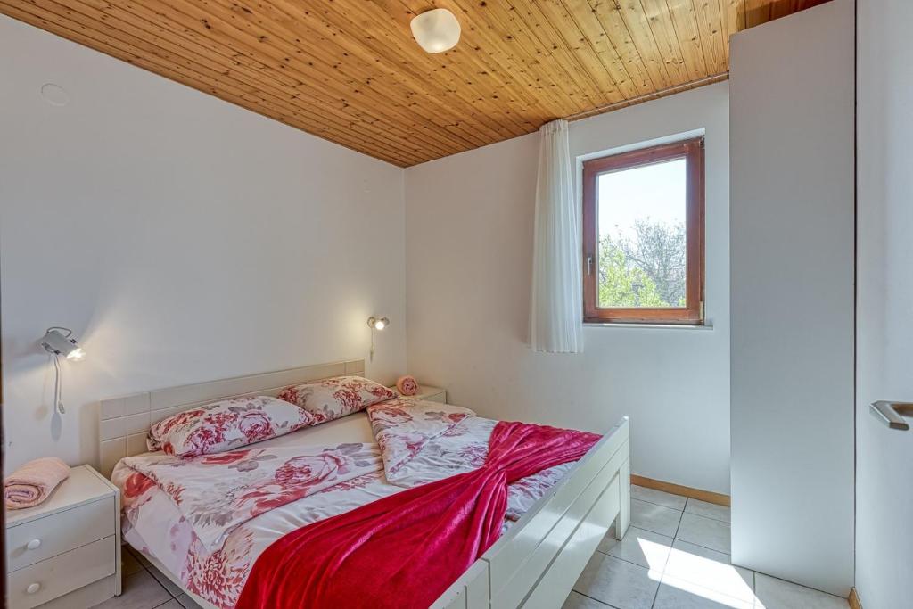 Łóżko lub łóżka w pokoju w obiekcie Apartments Kiki Spada