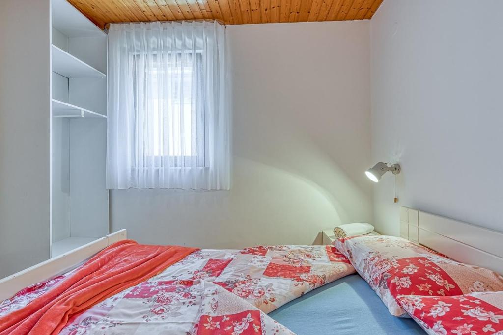 Łóżko lub łóżka w pokoju w obiekcie Apartments Kiki Spada