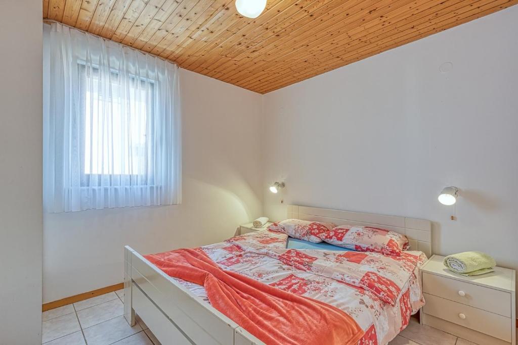 Łóżko lub łóżka w pokoju w obiekcie Apartments Kiki Spada
