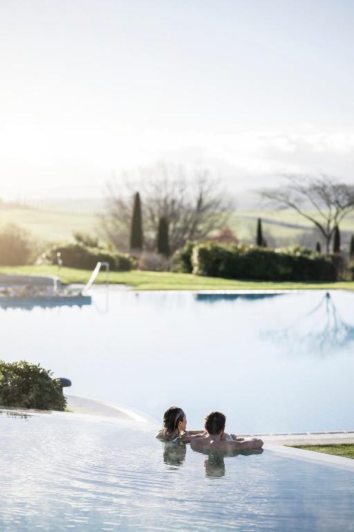 Bazén v ubytovaní Adler Spa Resort Thermae alebo v jeho blízkosti