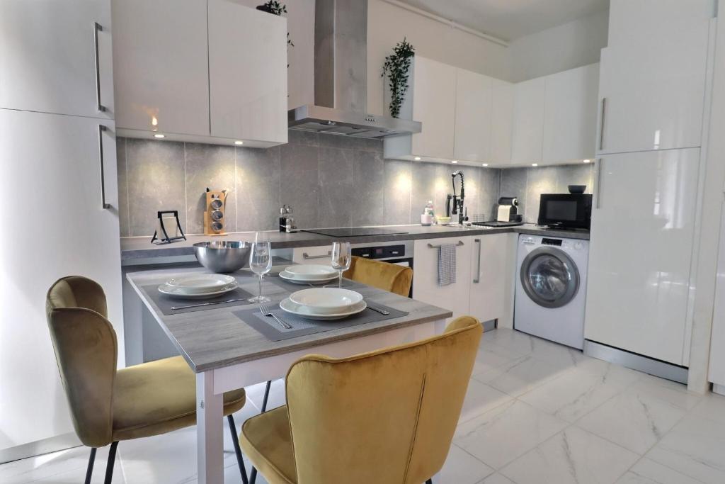 a kitchen with a table and chairs in a kitchen at P&R1, one bedroom, city center Geneva in Geneva