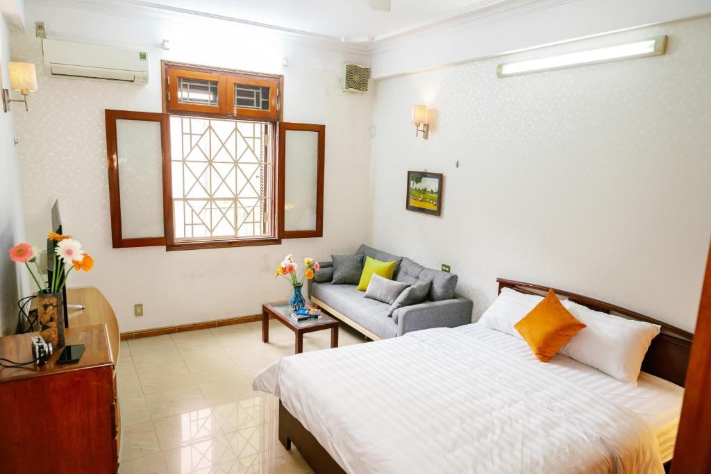 Postel nebo postele na pokoji v ubytování Hola House Hanoi