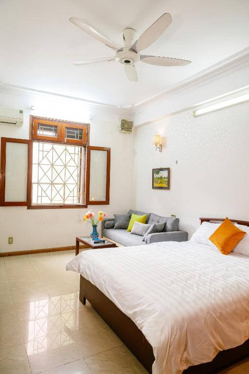 Postel nebo postele na pokoji v ubytování Hola House Hanoi