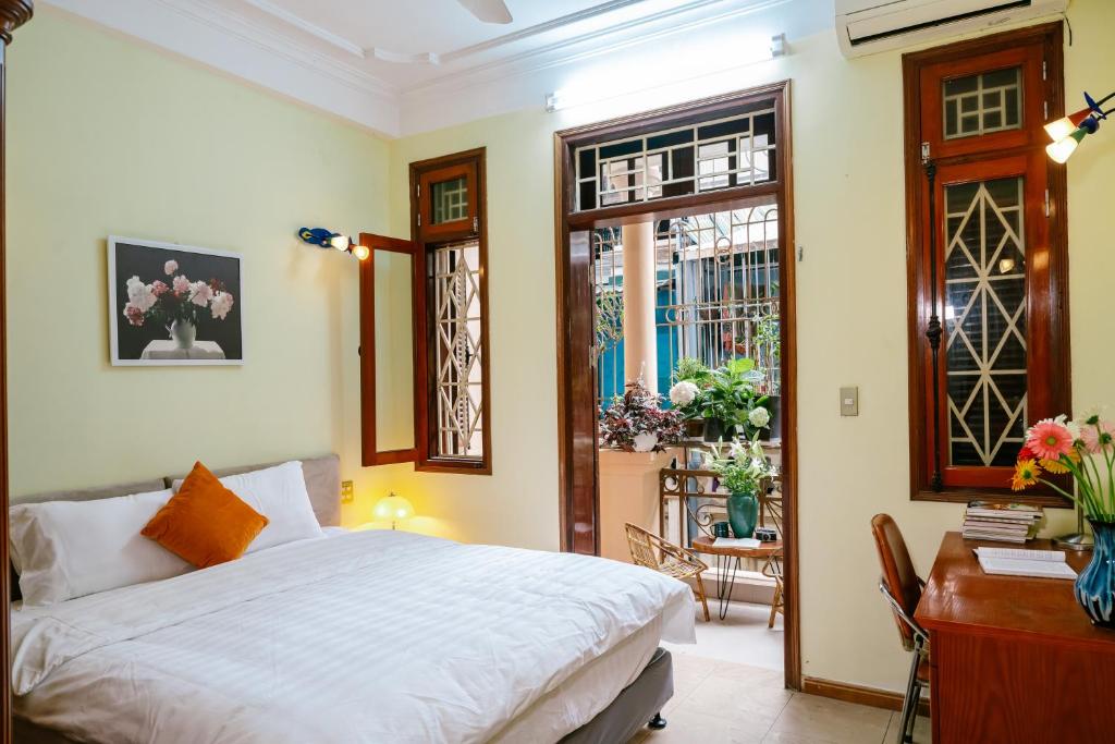 Postel nebo postele na pokoji v ubytování Hola House Hanoi