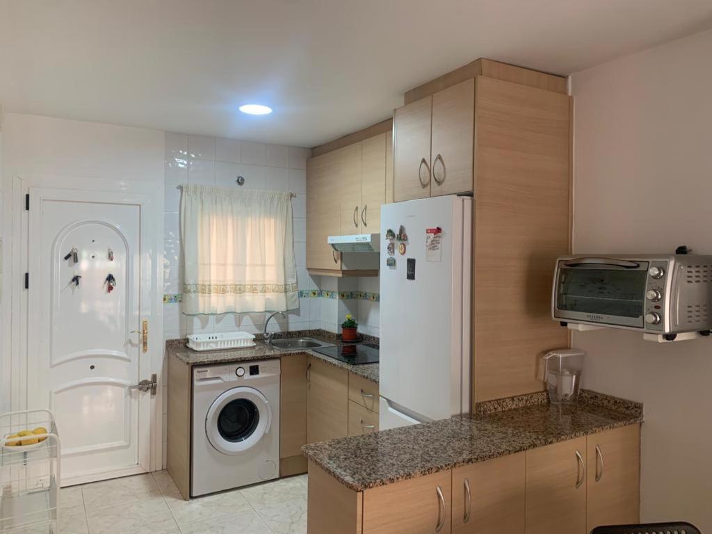 Fotografie z fotogalerie ubytování Alquilo hermoso apartamento en la paradisiaca Oropesa del Mar, 2habitaciones, 1 baño, cocina, salón, aire acondicionado y balcón a 400 metros de la playa Morro de Gos, muy cerca de supermercados, comercios y bares v destinaci Oropesa del Mar