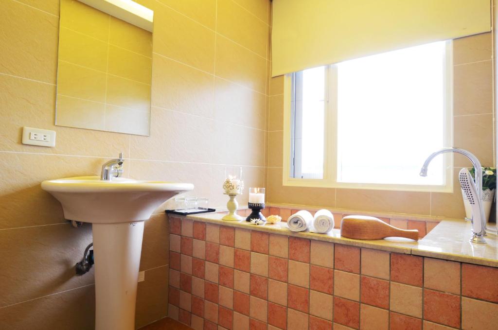 a bathroom with a sink and a mirror at Yunju House in Jiaoxi