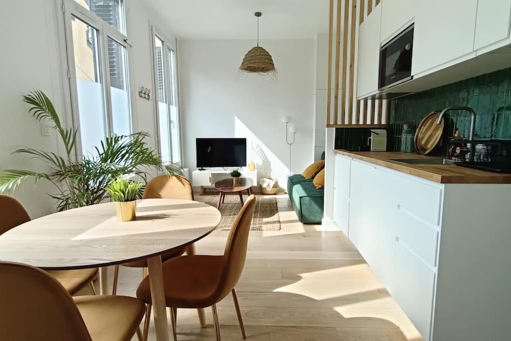 Kuchyňa alebo kuchynka v ubytovaní Appartement gare avec parking