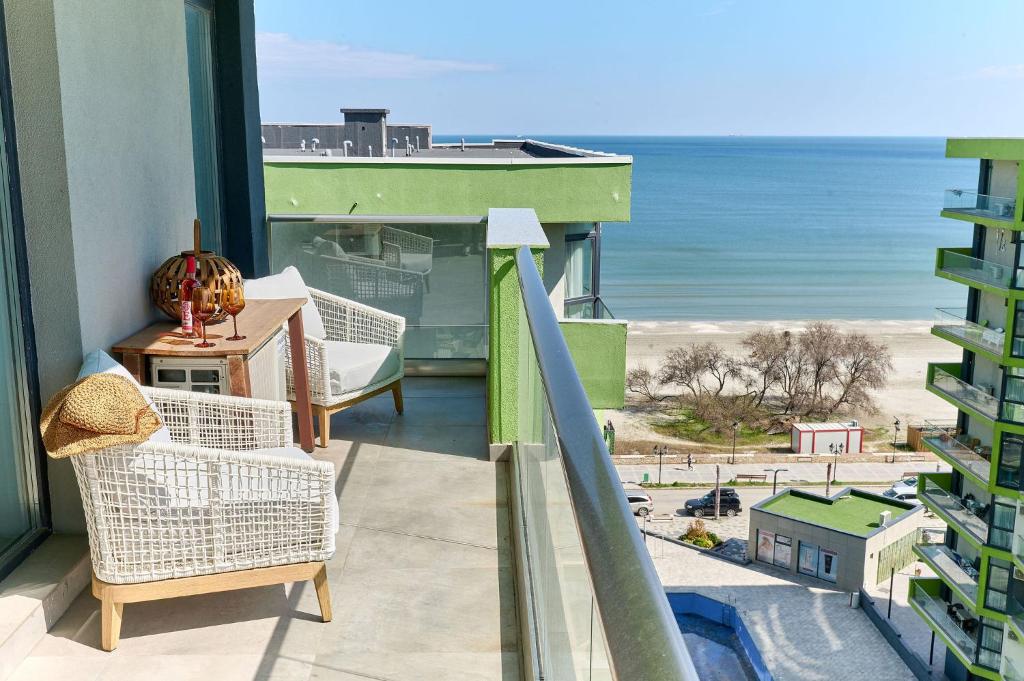 O vedere generală la mare sau o vedere la mare
luată din acest apartament