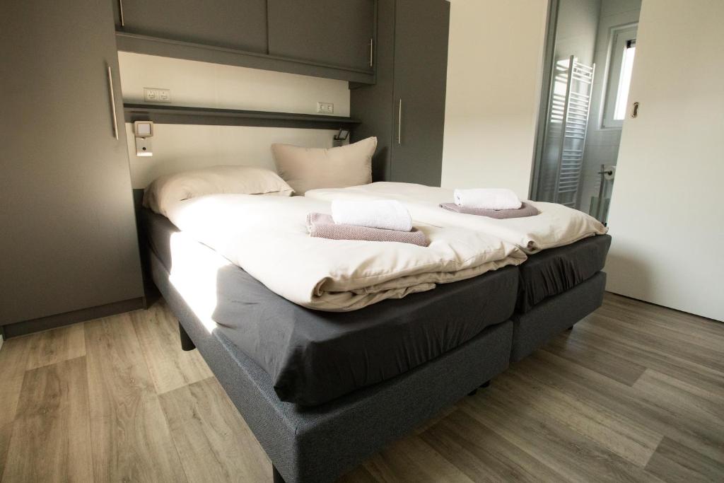 Postel nebo postele na pokoji v ubytování Lodgepark Goitzsche GmbH