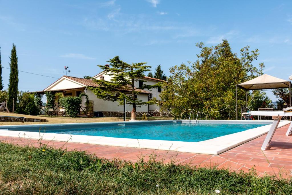 basen przed domem w obiekcie La Moiana w mieście San Quirico dʼOrcia