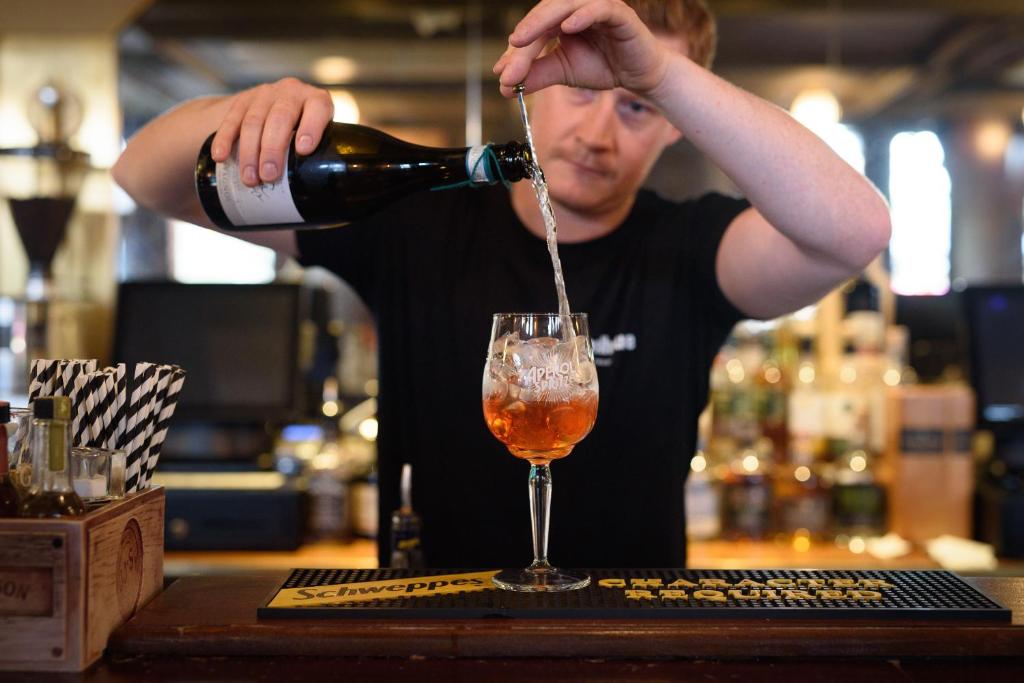 Schoolhouse Hotel - Resim 39