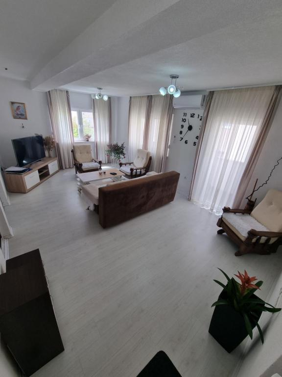 a large living room with a couch and chairs at Međugorje Apartman Jurković in Donja Mahala