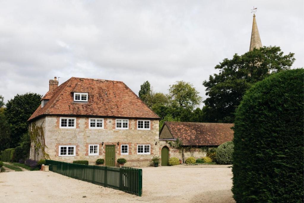 Alexandra House Luxury Cottages, Drayton Saint Leonard, UK