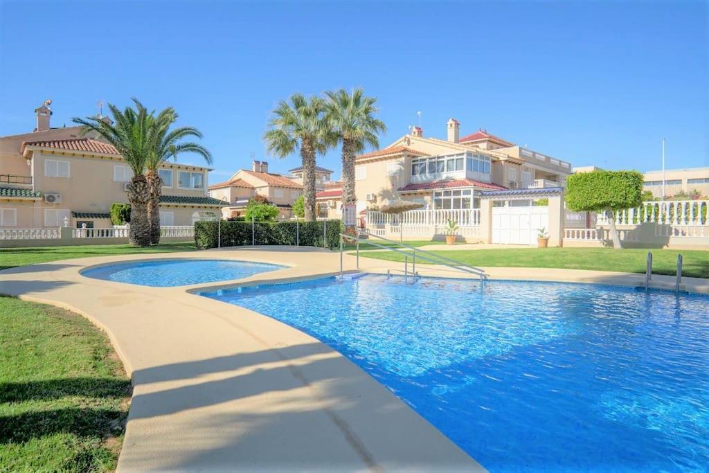 Spacious ground floor apartment overlooking the beautiful ...