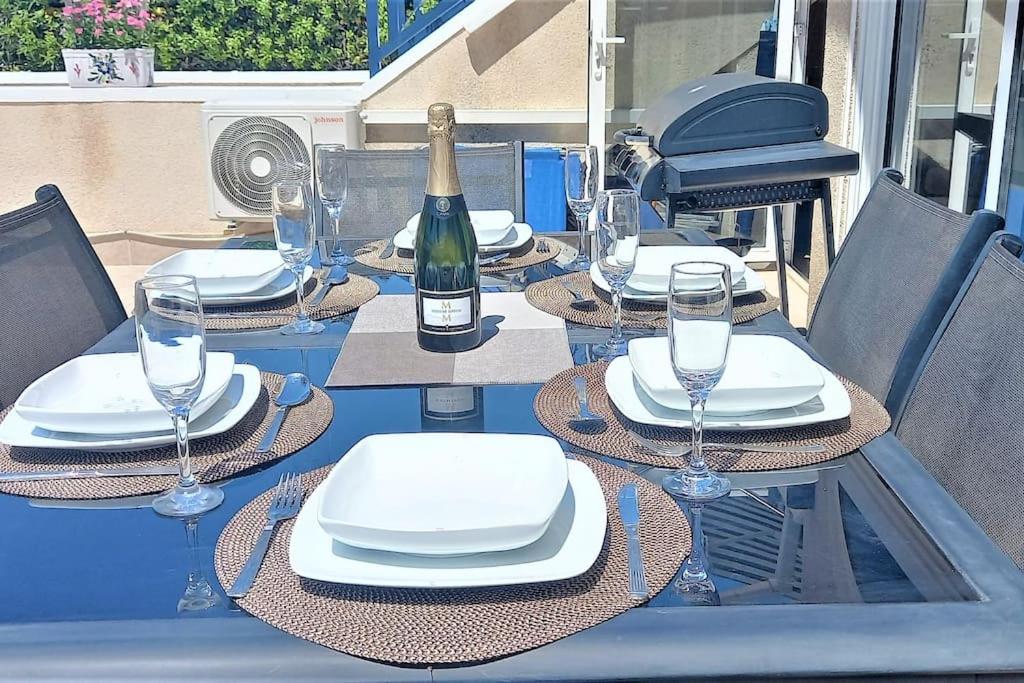 Fotografie z fotogalerie ubytování Spacious ground floor apartment overlooking the beautiful communal pool v destinaci Playa Flamenca