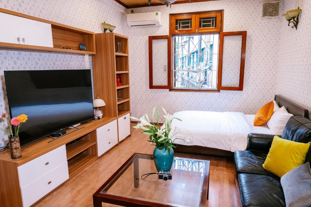TV a/nebo společenská místnost v ubytování Hola House Hanoi